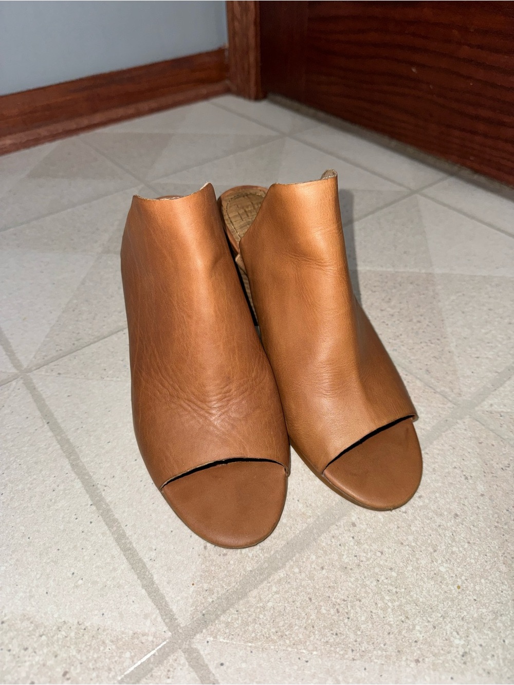 Women's Open-Toe Mule Sandals in Tan Leather